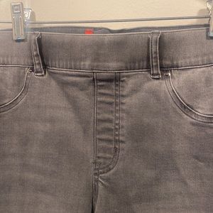 Spanx skinny jeans in grey. Size large. Worn once.